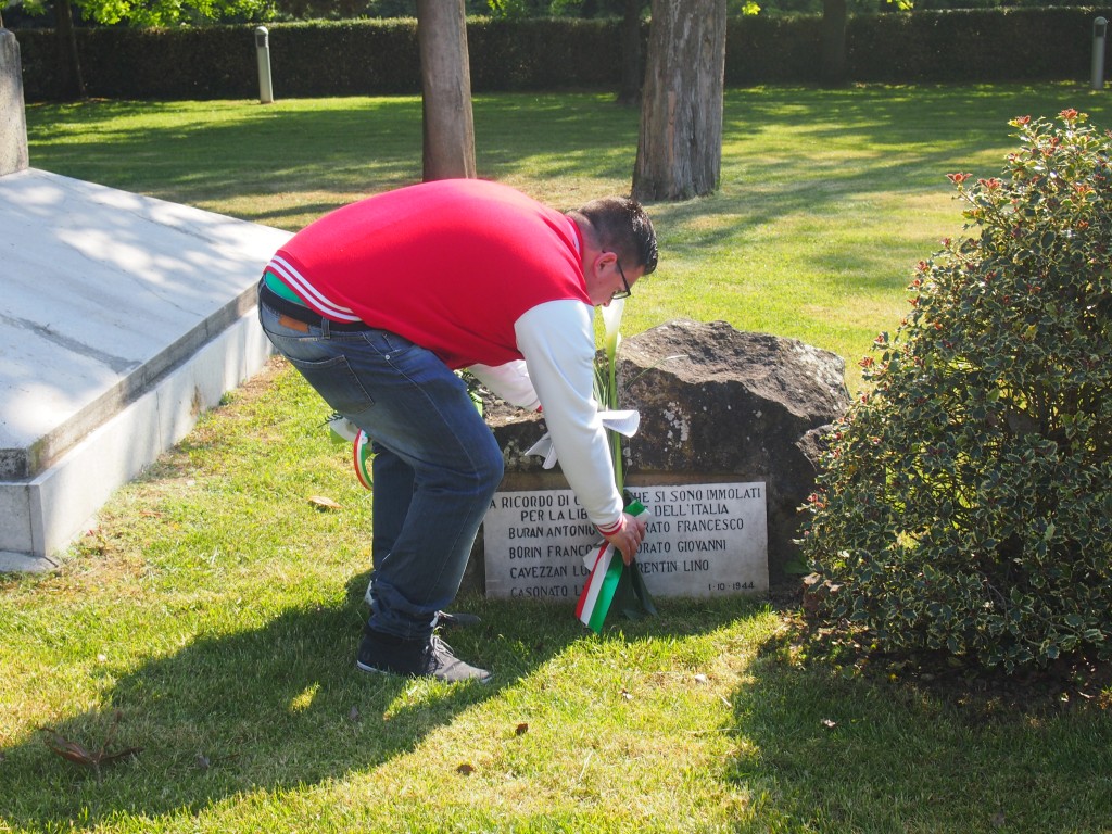 Deposizione dei fiori presso il Monumento di Cessalto